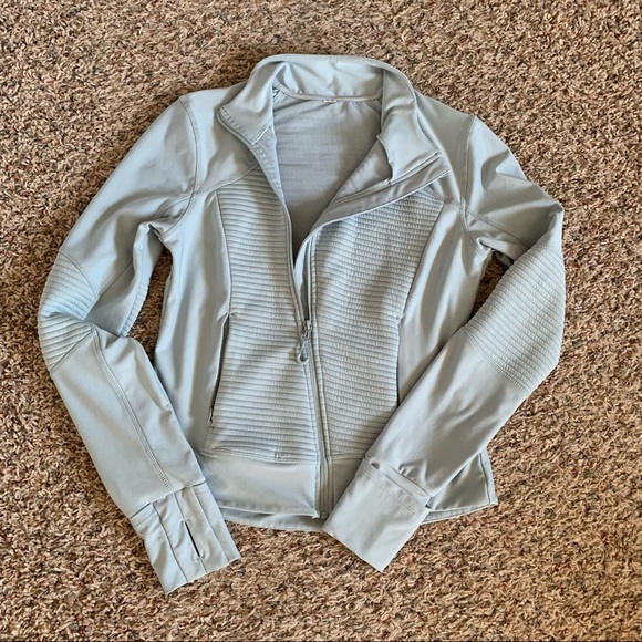 Mondetta performance gear MPG active wear capri and sweater set - Picture 8 of 8